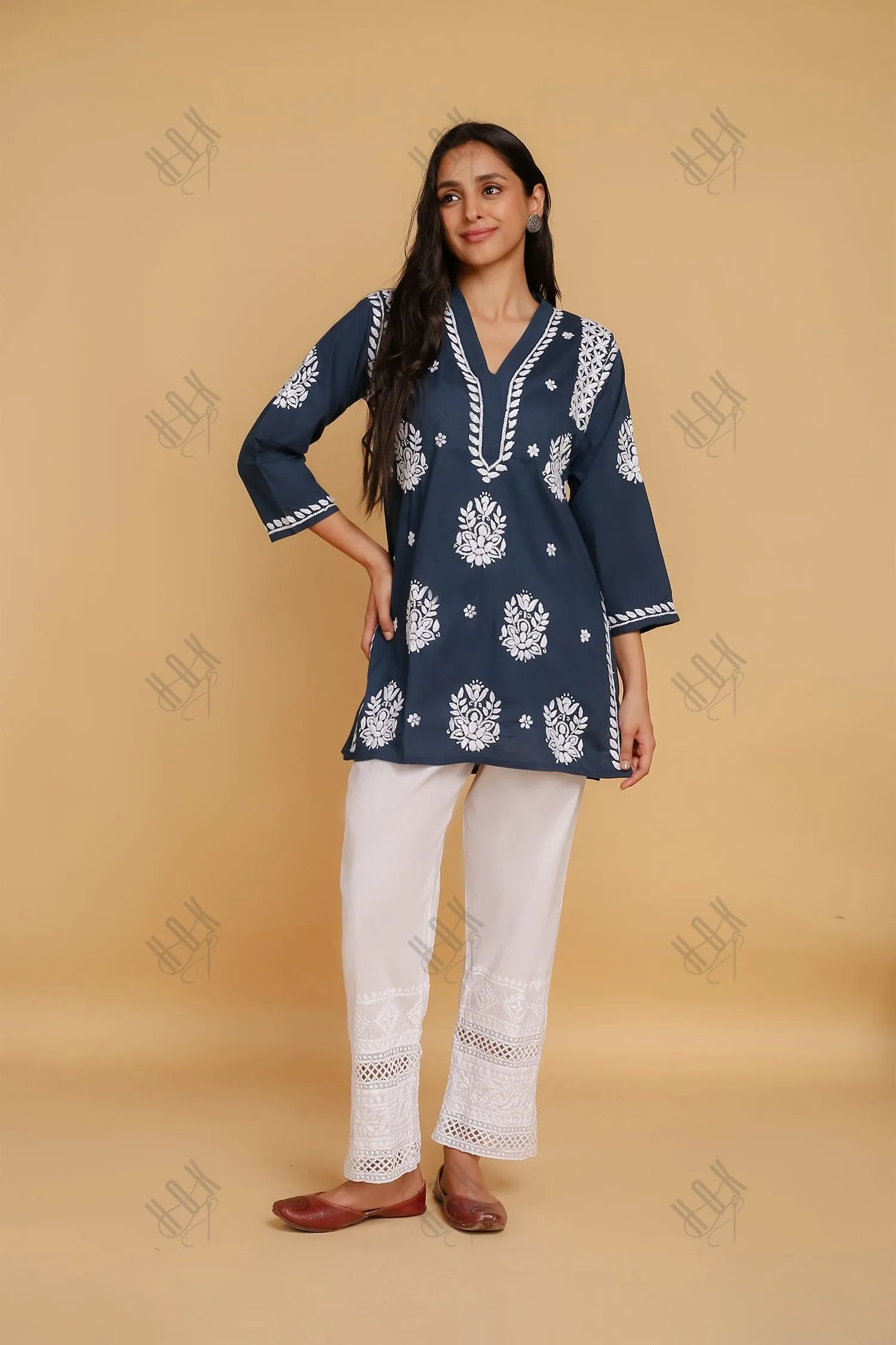 Saba Chikankari Short Kurta In Slub Cotton - Navy Blue